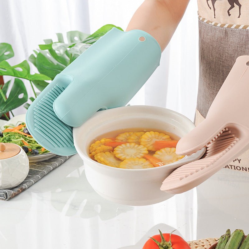 CozyNest Thickened silicone oven microwave oven heat insulation gloves are high temperature resistant and non-slip.